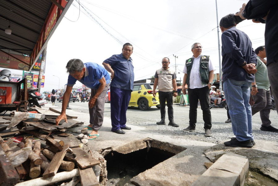 Pj Gubri Instruksikan Pemkot Pekanbaru Buat Surat Edaran Untuk Pembersihan Drainase