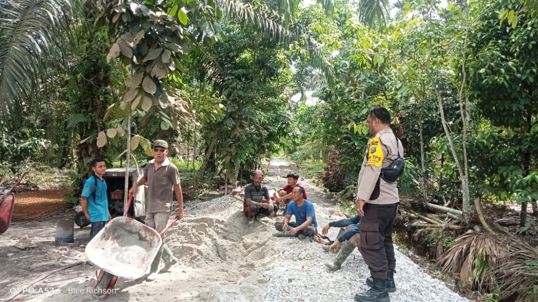 Jelang Pencoblosan, Polsek Sungai Apit Sambangi Warga Ajak Jaga Kamtibmas