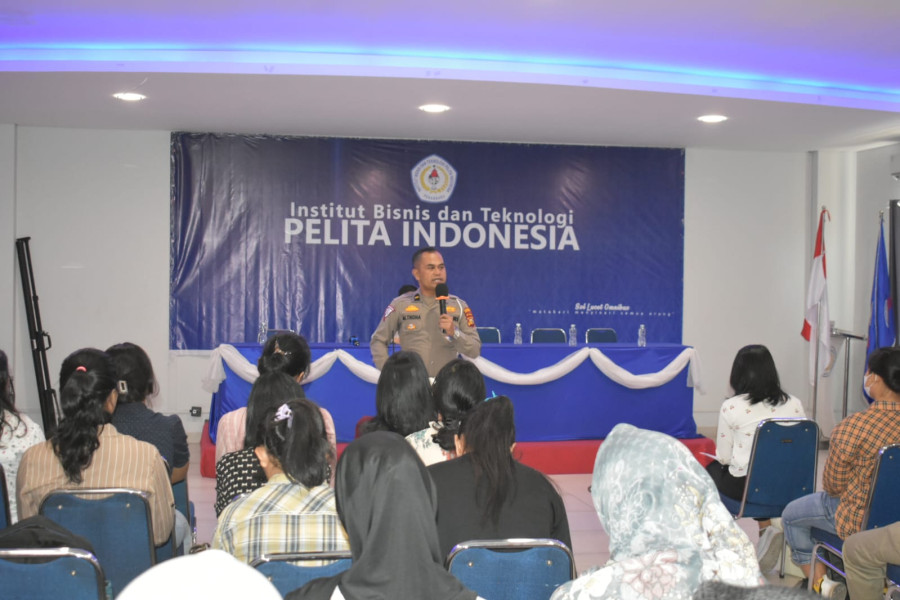 Ciptakan Pilkada Damai 2024, Kasat Lantas Polresta Pekanbaru Gelar Cooling System di Institut Bisnis dan Teknologi Pelita Indonesia