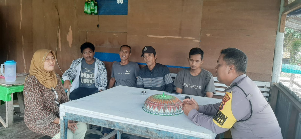 Polsek Rumbai Pesisir melalui Bhabinkamtibmas Aiptu Bambnag Ridarko ajak tokoh masyarakat lembah sari wujudkan Keamanan Pilkada yang Damai dan Kondusif