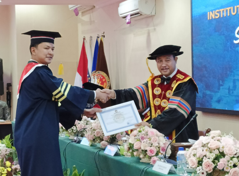 ASN Pemprov Riau, Dr Roby Syafutra, Raih Gelar Doktor dengan Predikat Cumlaude di Usia 32 Tahun