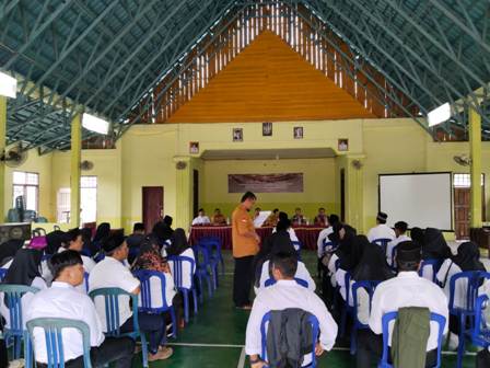Coolig System Bersama Wali Murid Di Sekolah, Bhabinkamtibmas: Jangan Tergiur Dengan Politik Uang dan Jangan Ada Intervensi