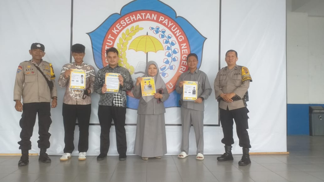 Polsek Payung Sekaki Beri Sosialisasi Program 100 Hari Pemerintahan Rekrutmen POLRI di STIKES Payung Negeri Pekanbaru