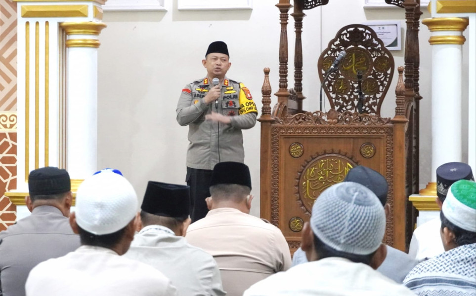 Sampaikan Pesan Pilkada Damai,Kapolres Siak AKBP Asep sujarwadi Gelar Subuh Bermadah