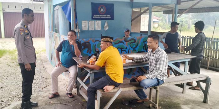Cooling System Bersama Buruh SPTI, Kanit Binmas Polsek Siak : Pilkada Serentak 2024, Mari Pertahankan Kekompakan