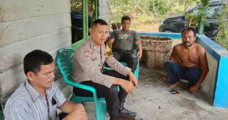 Door to Door, Bhabinkamtibmas Sambangi Warga Sampaikan Pesan Kamtibmasmas