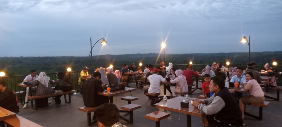 Menikmati Pemandangan Senja dari Monocsky Pekanbaru