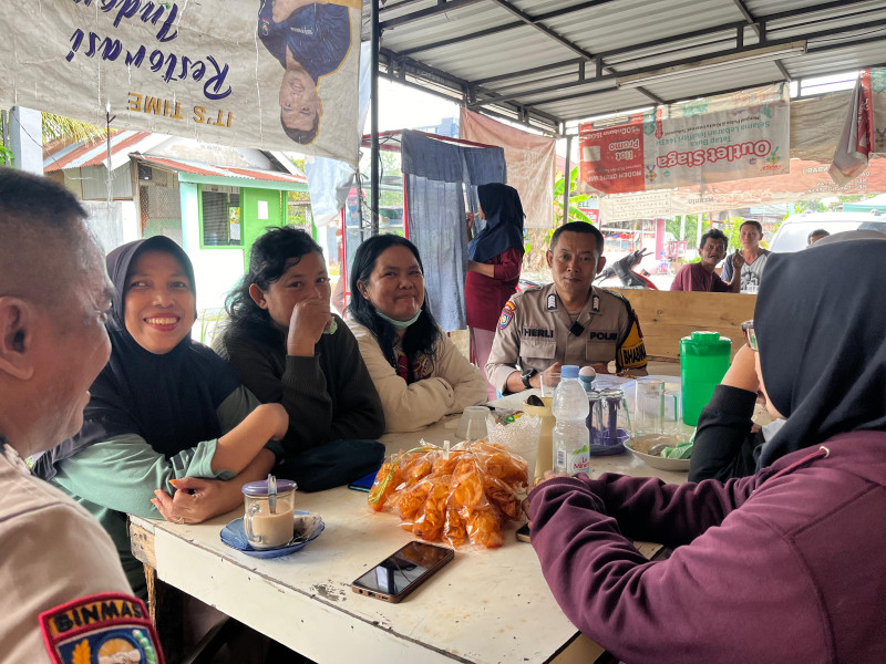 Polsek Senapelan Sampaikan Pesan Pilkada Damai Ke Warga Di Padang Terubuk