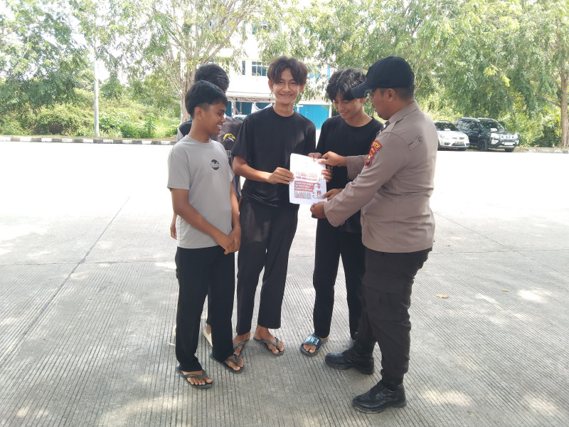Bhabinkamtibmas Polsek Siak Ajak Pemuda Berperan Aktif Sukseskan Pilkada Serentak