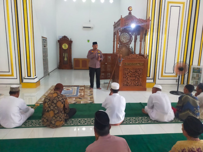 Kapolsek Sabak Auh Gelar Jum'at Curhat untuk Ciptakan Kamtibmas Menjelang Pilkada 2024