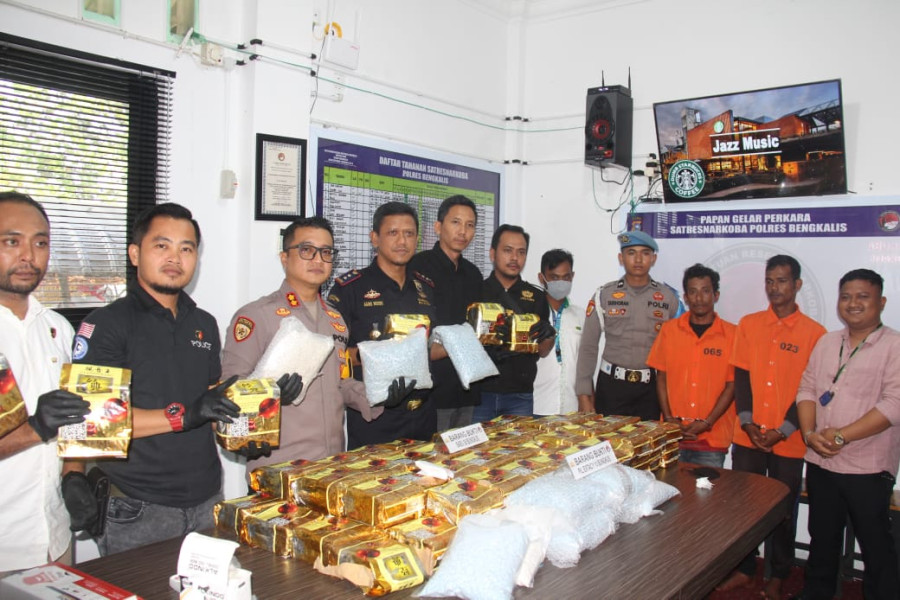 Tembak - Tembakan Di Perairan Sepahat, Sat Narkoba Polres Bengjalis Dan Bea Cukai Gagalkan Penyelundupan 90 Kg Sabu Dan Ekstasi