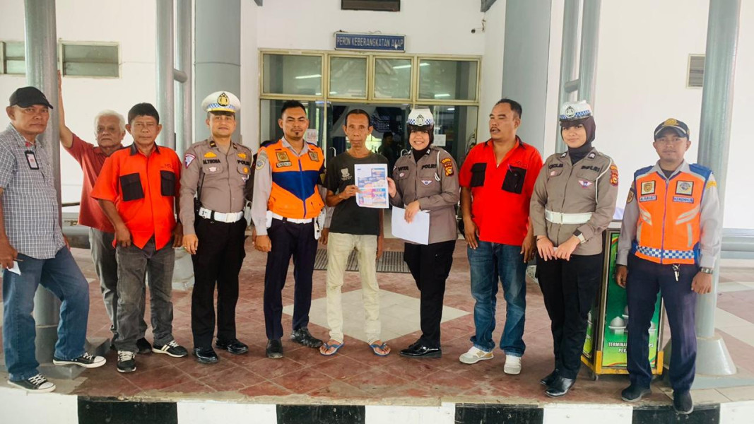 Satlantas Polresta Pekanbaru Gelar Cooling System, Beri Himbauan Tentang Tahapan Pilkada ke Masyarakat