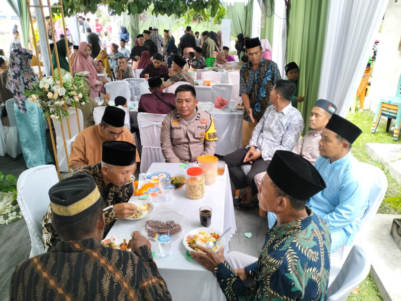 Penuhi Undangan Warga, Bhabinkamtibmas Polsek Siak Sampaikan Pesan Pilkada Damai