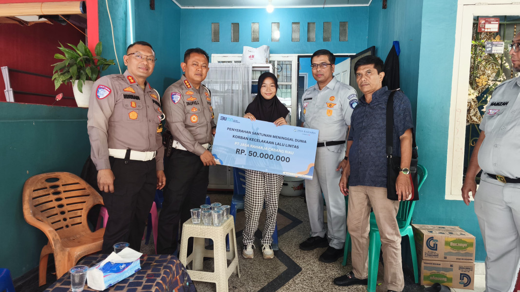 Dirlantas Polda Riau Bersama Jasa Raharja Kunjungi Keluarga Korban  Laka Lantas.