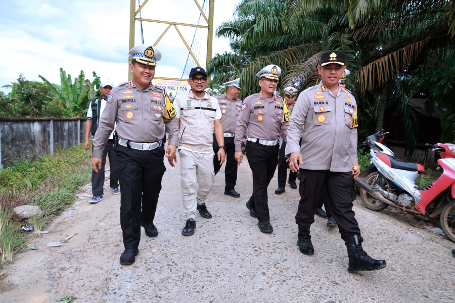 Dirlantas Polda Riau & PUPR Provinsi Riau Cek Kondisi Jembatan Sungai Rokan